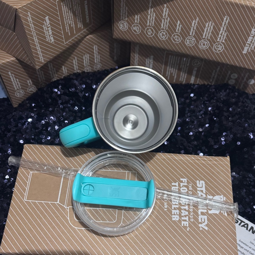 Stanley Turquoise and Gold Patterned tumbler - Picture 5 of 10